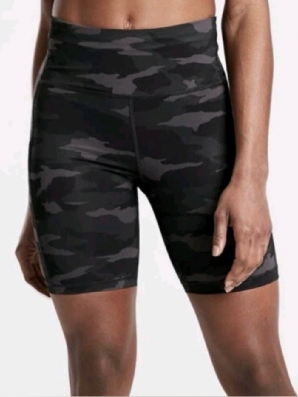 Athleta Black Camo Ultimate Stash Pocket 7” Shorts